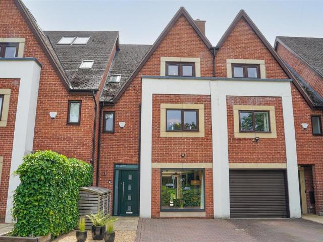 House for sale in Georgia, Greater Manchester