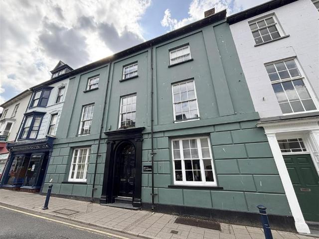 House for sale in Waun Fawr, Wales