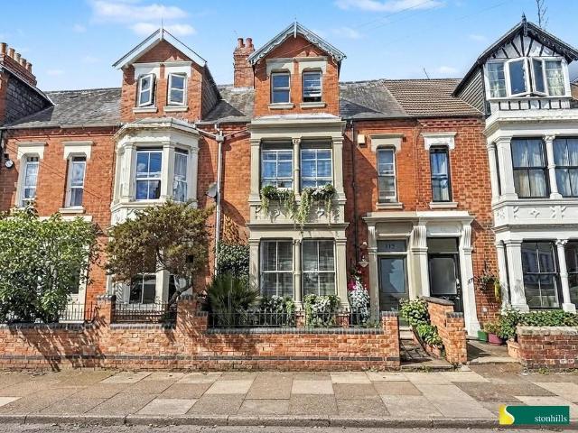 House for sale in Queen's Park, Northampton