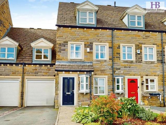 House for sale in Claremount, Northowram