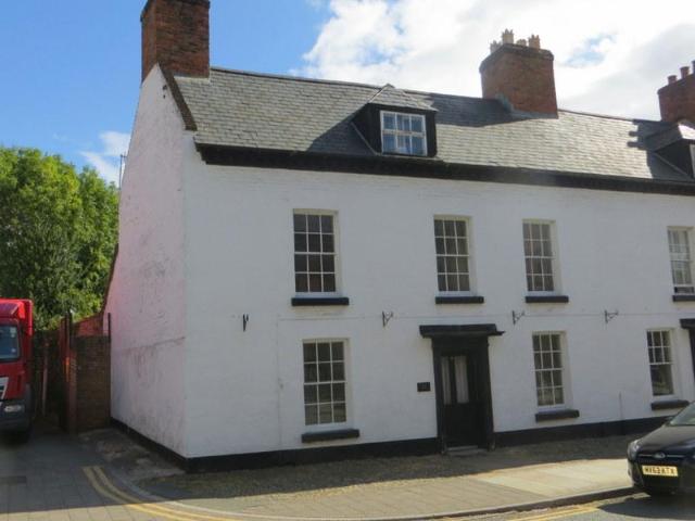House for sale in Welshpool, Wales