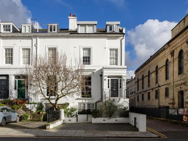 House for sale in Kensington, Greater London