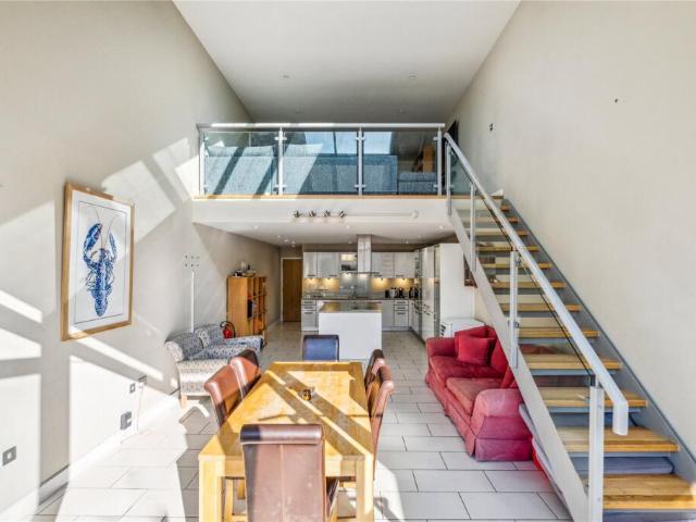 House for sale in Clapham Junction, Cat Hill