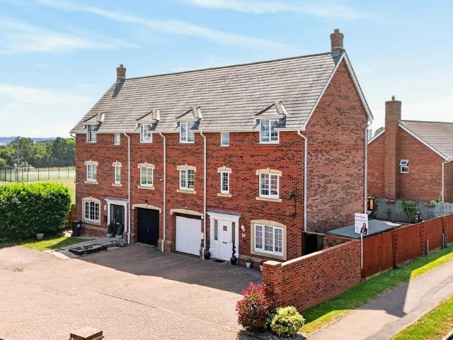 House for sale in Desborough