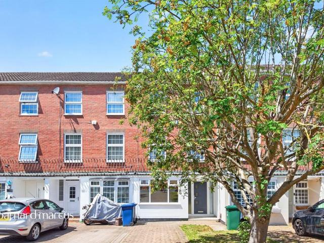 House for sale in Woodside Park, Greater London