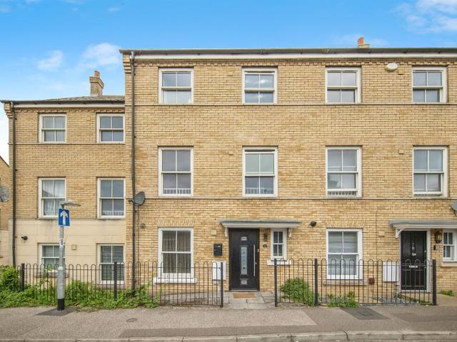 House for sale in Key Street, Suffolk