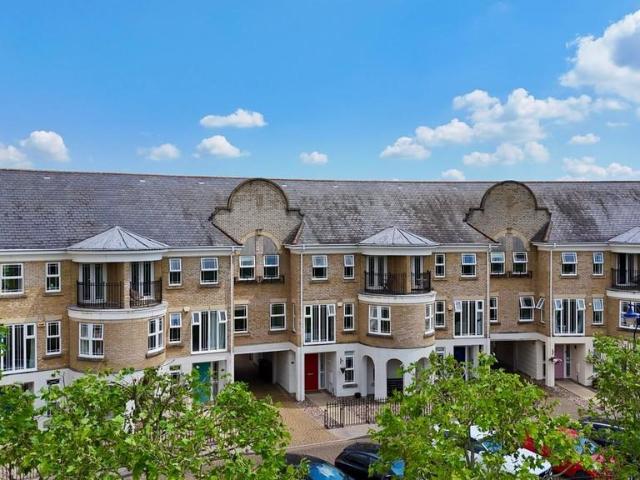 House for sale in Dettingen Park, Deepcut