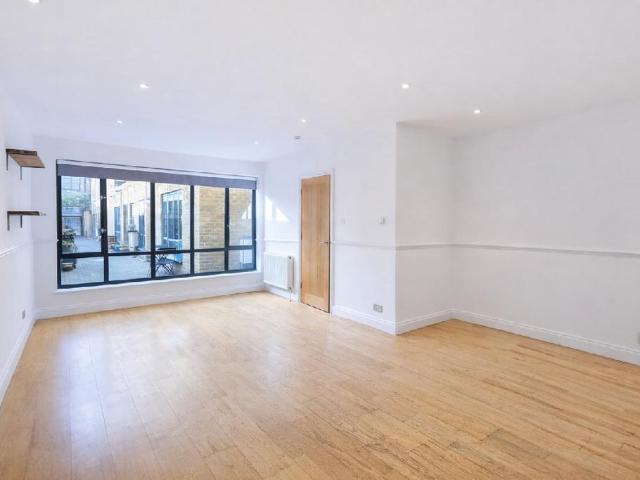 House for sale in Avebury Estate, Bethnal Green