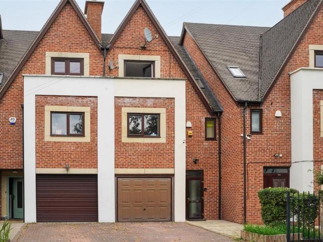 House for sale in Georgia, Greater Manchester