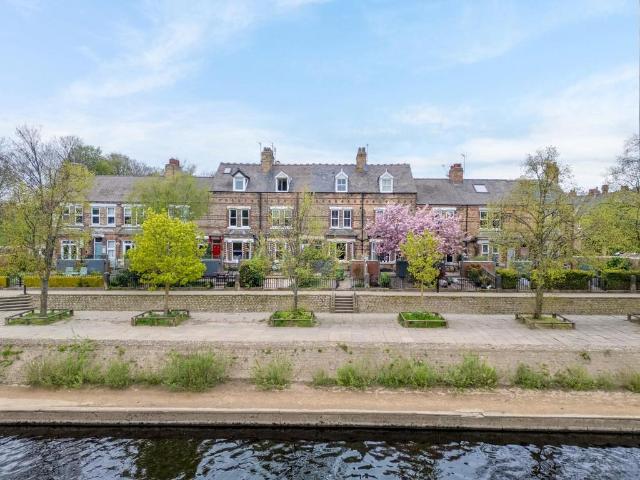 House for sale in High Field, York