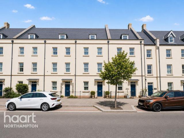 House for sale in Upton