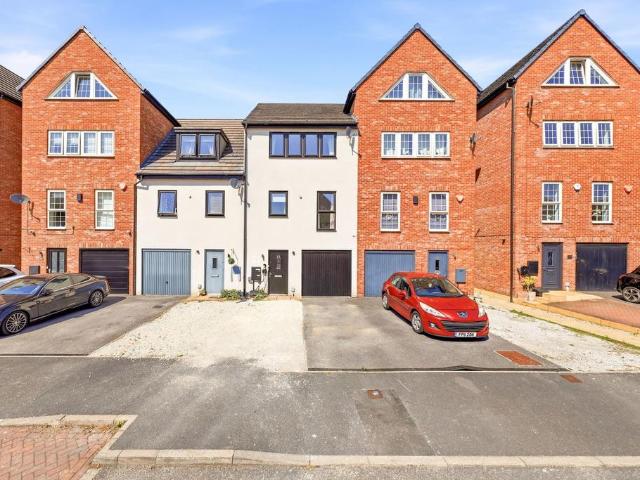 House for sale in Ackworth Moor Top, West Yorkshire