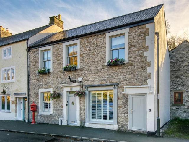 House for sale in Froggatt, East Midlands