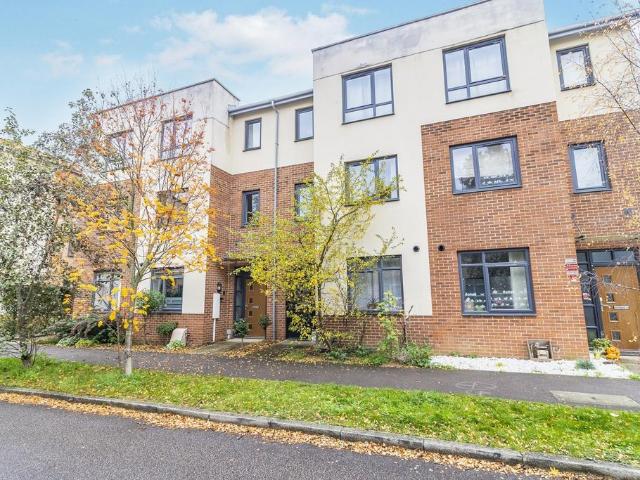 House for sale in Fenny Stratford, Milton Keynes