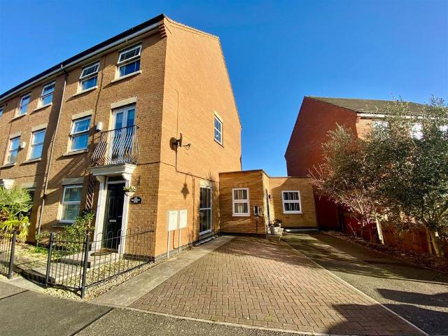 House for sale in Hampton Hargate, Peterborough