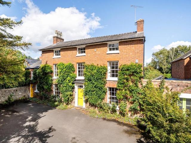 House for sale in Welshpool, Wales