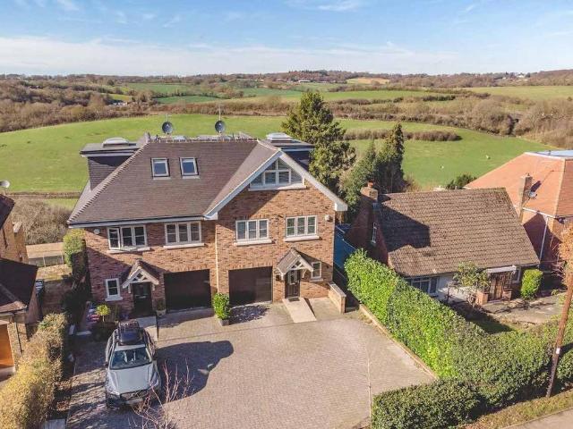 House for sale in Beaconsfield, Forty Green