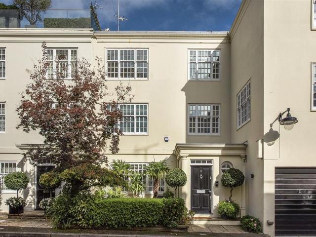 House for sale in St. John's Wood, Greater London