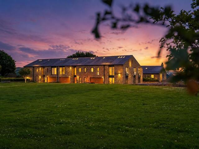 House for sale in Caldermoor, Burnedge
