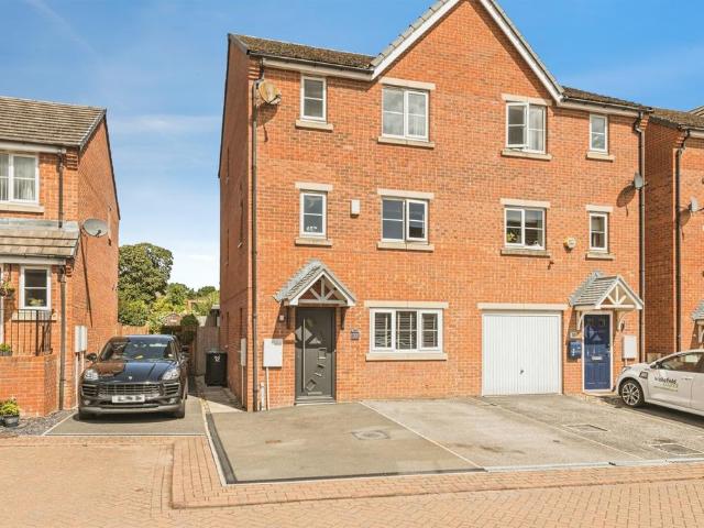 House for sale in Clayton West, West Yorkshire