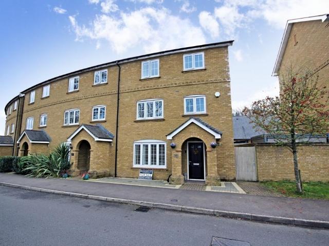 House for sale in Allington, Midway