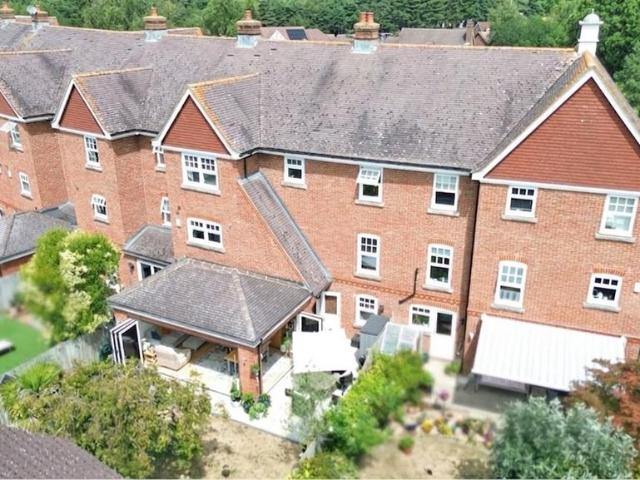 House for sale in Elvetham Heath, Hart