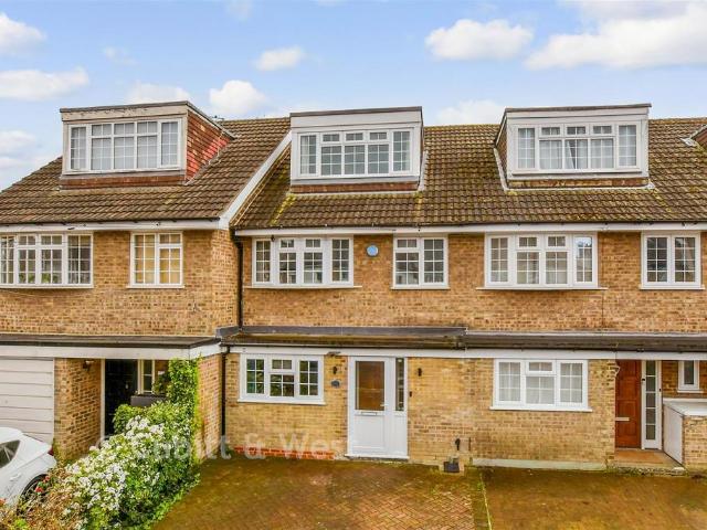 House for sale in London Borough of Croydon, Waddon