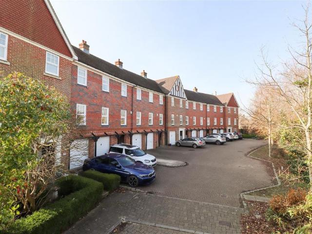 House for sale in Elvetham Heath, Hart