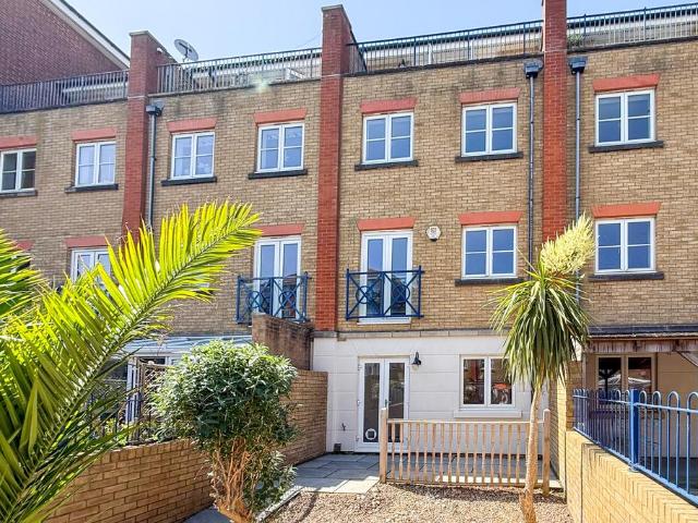 House for sale in Sovereign Harbour, Eastbourne