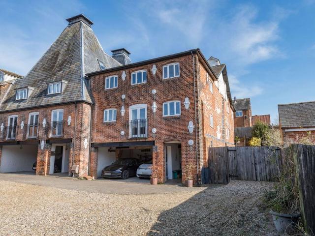 House for sale in Chelmondiston, Suffolk