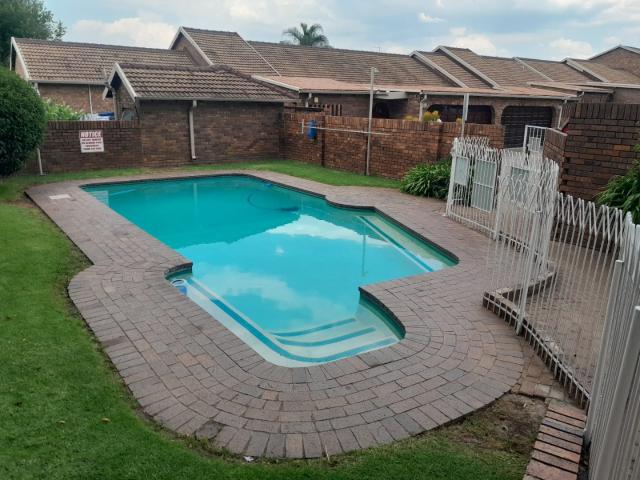Townhouse for sale in Vosloorus, Gauteng