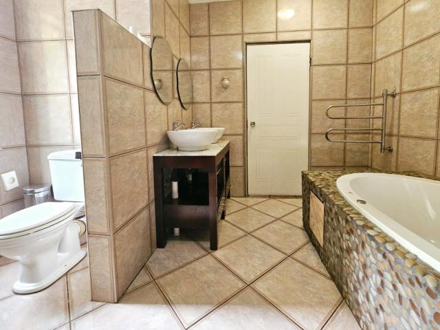 Townhouse for sale in Hartbeespoort Dam Nature Reserve, North West