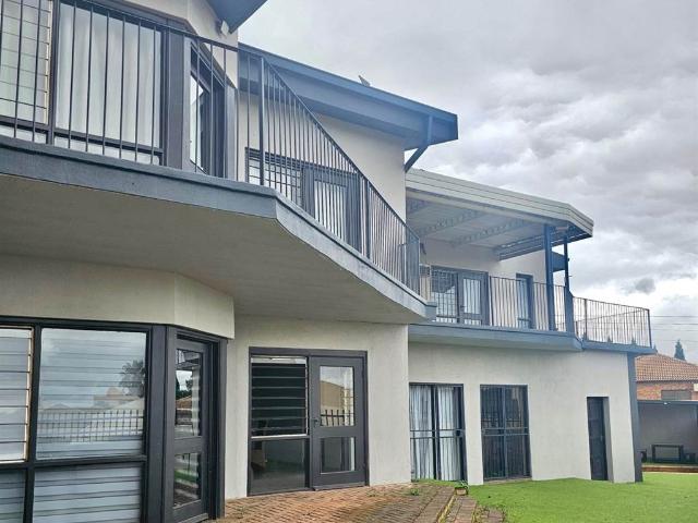 Townhouse for sale in Waterkloof, Gauteng