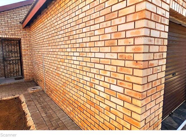 Townhouse for sale in Frances Baard, Northern Cape
