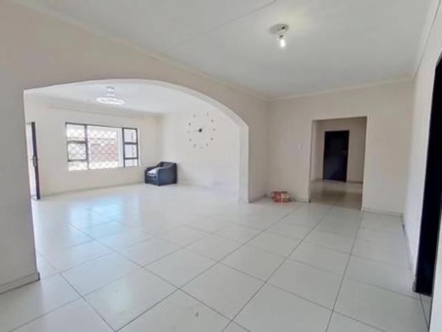 Townhouse for sale in Dr Kenneth Kaunda, North West