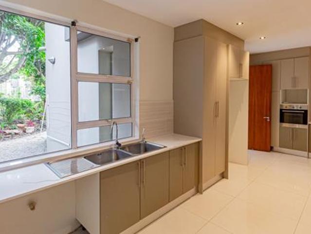 Townhouse for rent in Vosloorus, Gauteng