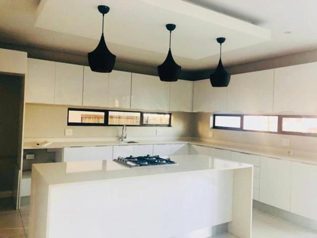 Townhouse for rent in Seaview, Kwazulu-natal