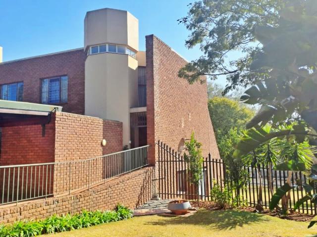 Townhouse for sale in Waterkloof, Gauteng