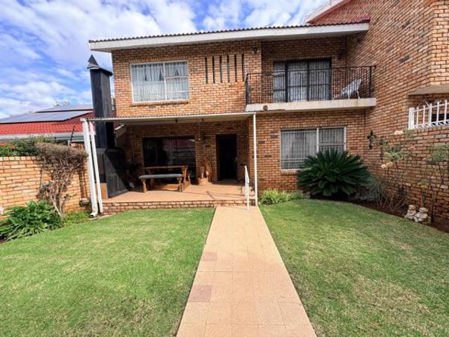 Townhouse for sale in Frances Baard, Northern Cape