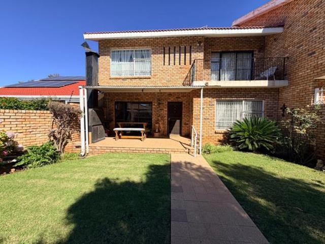 Townhouse for sale in Frances Baard, Northern Cape