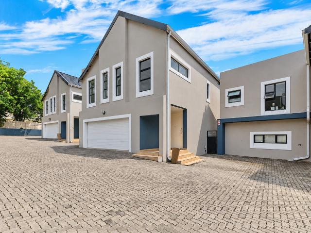 Townhouse for sale in Sandton, City of Johannesburg Metropolitan Municipality
