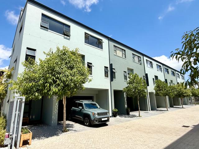 Townhouse for sale in Cape Town, Western Cape