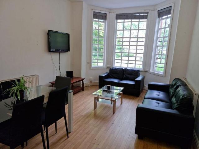 Townhouse for rent in Georgia, Greater Manchester