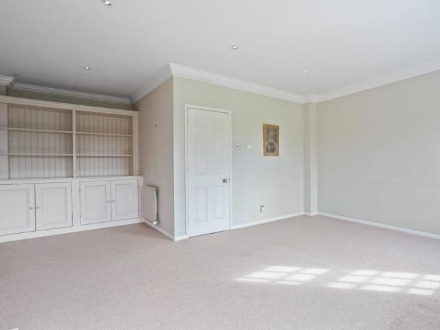 Townhouse for rent in Clewer New Town, Windsor