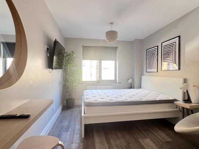 Townhouse for rent in Isle Of Dogs, Greater London