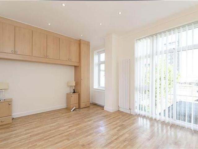 Townhouse for rent in Belsize Park, London