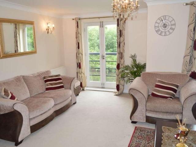 Townhouse for rent in Batchworth, Hertfordshire