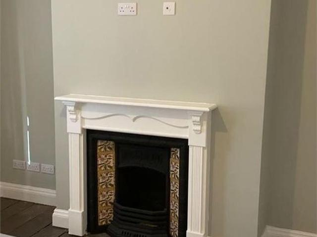 Townhouse for rent in Whitechapel, Greater London