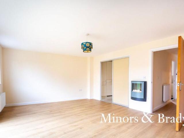 Townhouse for rent in Burgh St Peter, Norfolk