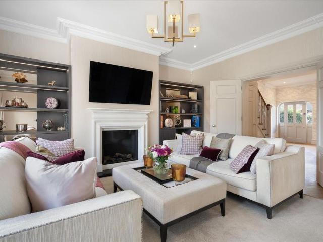 Townhouse for rent in Cranbourne, Winkfield